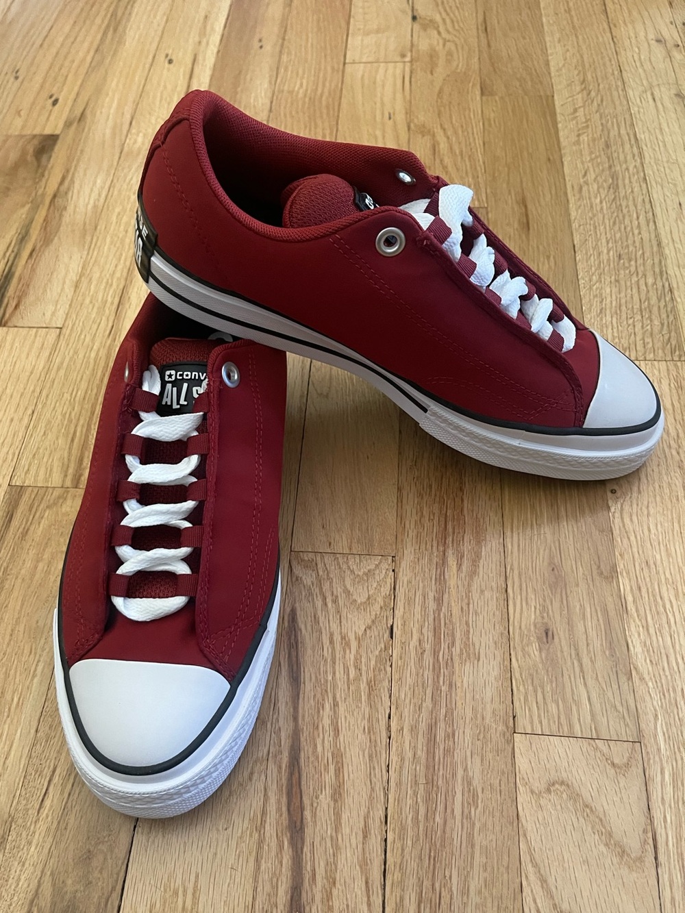 Puff Taylor Converse All Star Low Top Sneakers in red US 9.5 Men